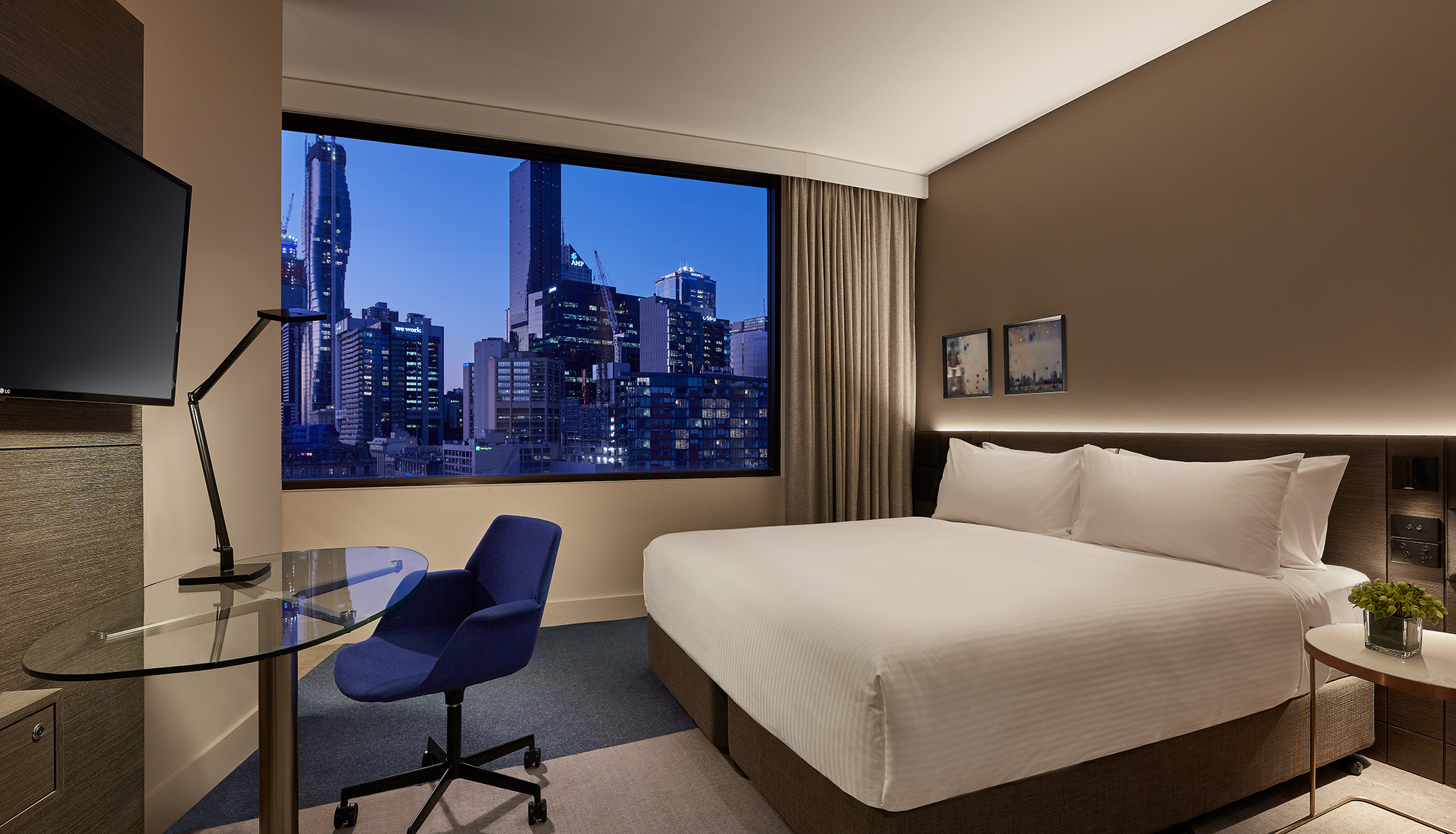 Crowne_CityView_King_LowRes